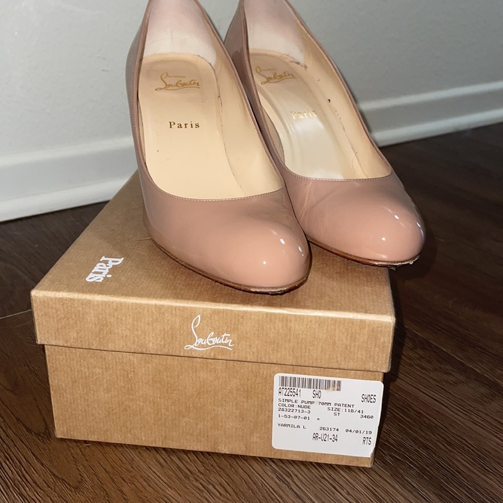 Christian Louboutin nude pump